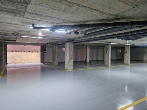 Apartamento T2 no rés-do-chão em Creixomil, Guimarães