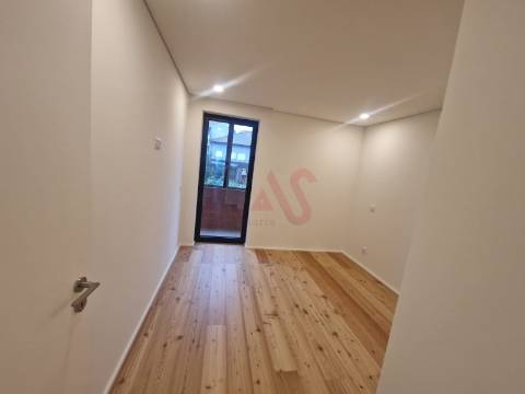 Apartamento T2 no 2.º andar em Creixomil, Guimarães