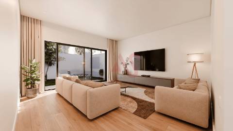 Moradia T3 de Luxo renovada no centro do Porto - Conforto, Exclusividade e Espaço Exterior Privativo