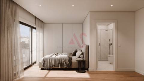 Moradia T3 de Luxo renovada no centro do Porto - Conforto, Exclusividade e Espaço Exterior Privativo