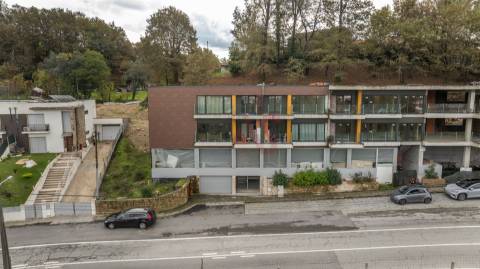 Apartamento T3 com Acabamentos Modernos e Varanda com Churrasqueira - Fornelos, Fafe