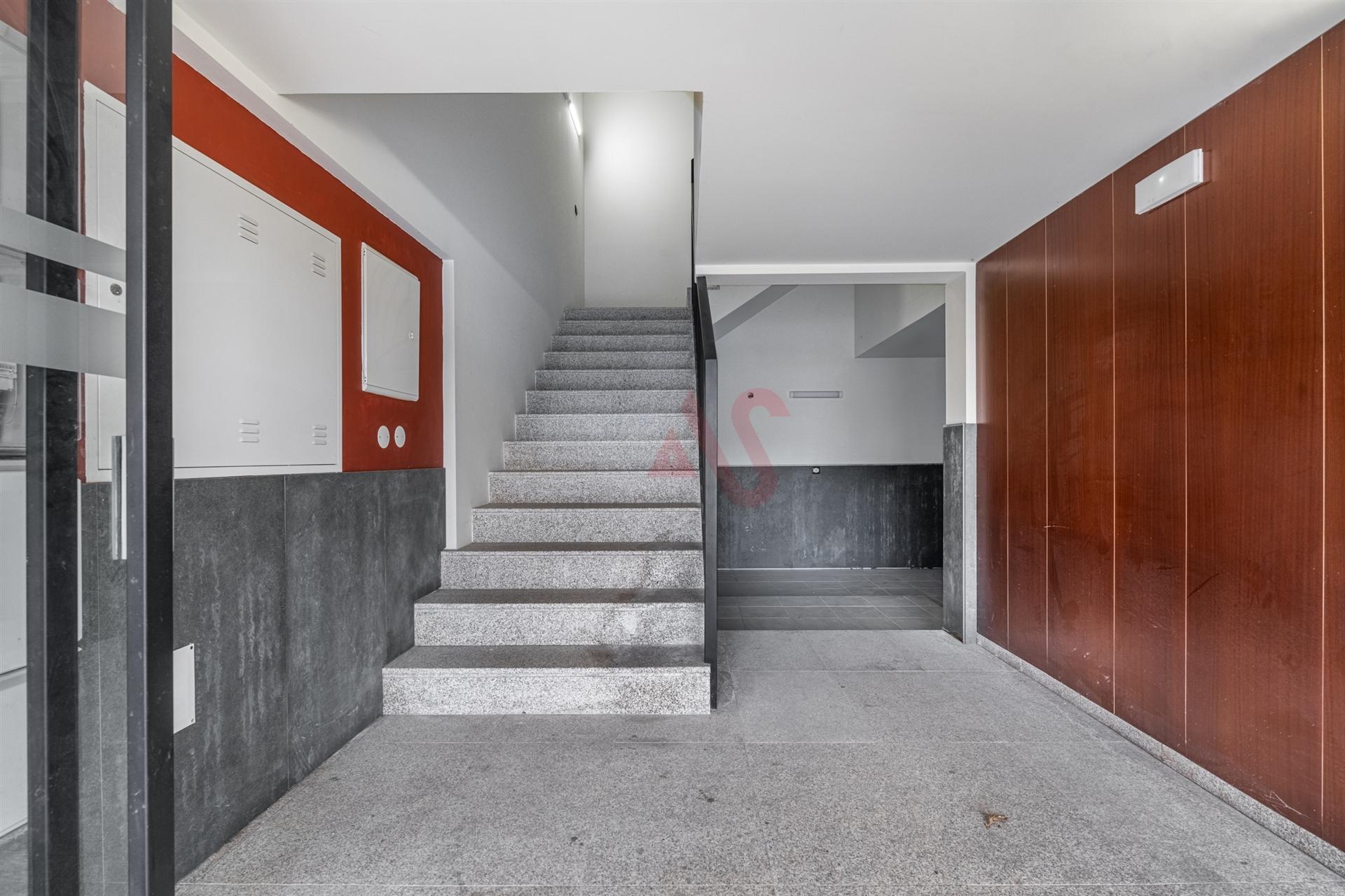 Apartamento T3 com Acabamentos Modernos e Varanda com Churrasqueira - Fornelos, Fafe