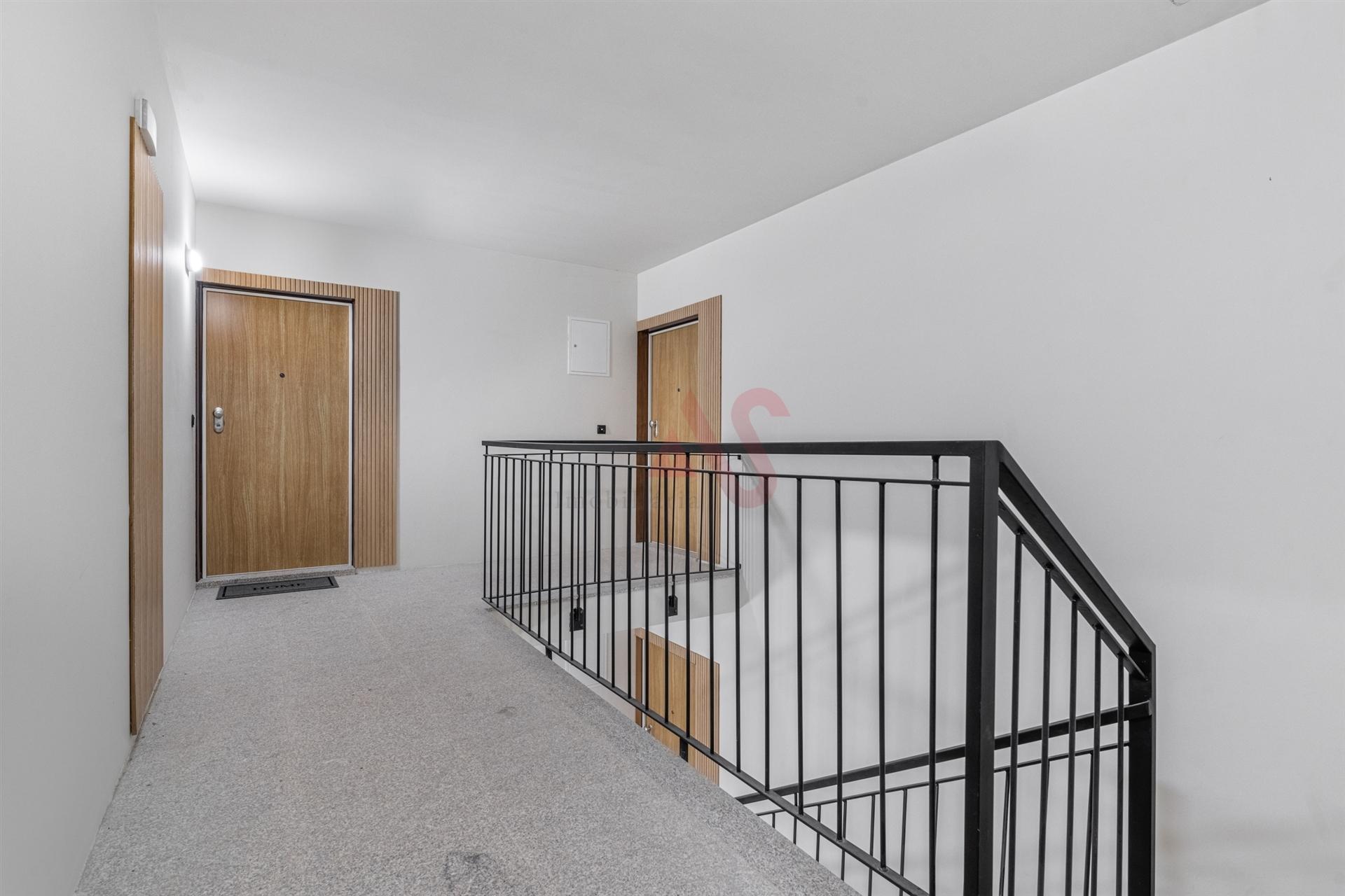 Apartamento T3 com Acabamentos Modernos e Varanda com Churrasqueira - Fornelos, Fafe