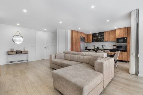 Apartamento T3 com Acabamentos Modernos e Varanda com Churrasqueira - Fornelos, Fafe