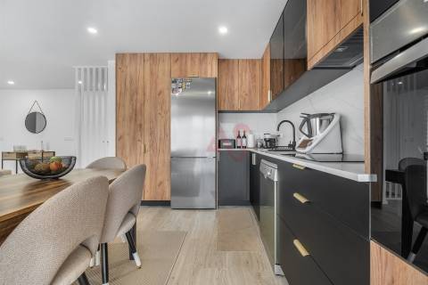 Apartamento T3 com Acabamentos Modernos e Varanda com Churrasqueira - Fornelos, Fafe