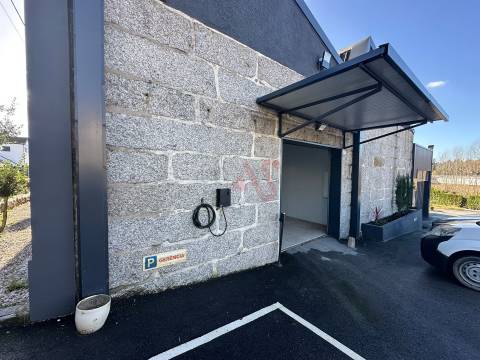 Armazém para arrendamento em Creixomil, Guimarães | Frio Negativo e Positivo | 7 Estacionamentos