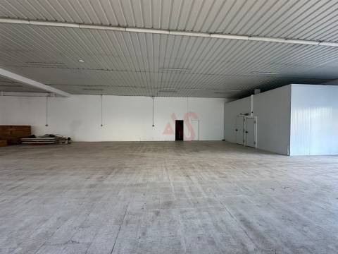 Armazém para arrendamento em Creixomil, Guimarães | Frio Negativo e Positivo | 7 Estacionamentos