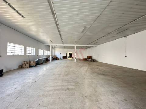 Armazém para arrendamento em Creixomil, Guimarães | Frio Negativo e Positivo | 7 Estacionamentos