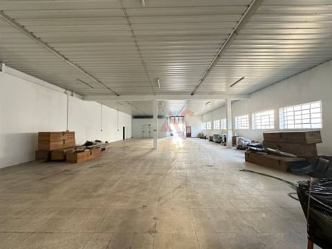 Armazém para arrendamento em Creixomil, Guimarães | Frio Negativo e Positivo | 7 Estacionamentos