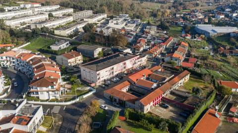 Apartamento T2 em Guimarães com Garagem,  Varanda, Cozinha equipada, Ar Condicionado