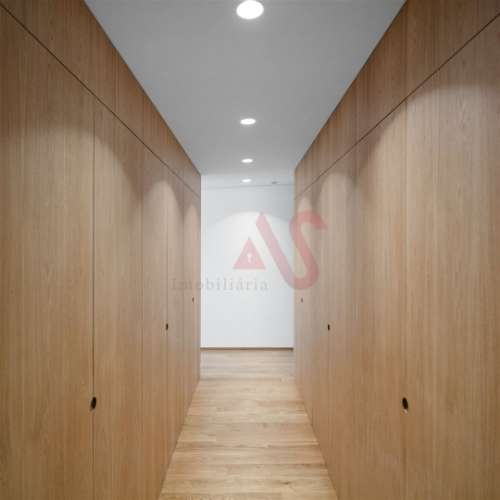 Moradia V4+1 como nova, com 3 suítes, perto da praia