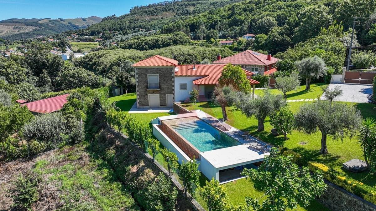 Moradia com 4 Suítes e Piscina | Queijada | Ponte de Lima