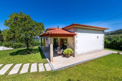 Moradia com 4 Suítes e Piscina | Queijada | Ponte de Lima