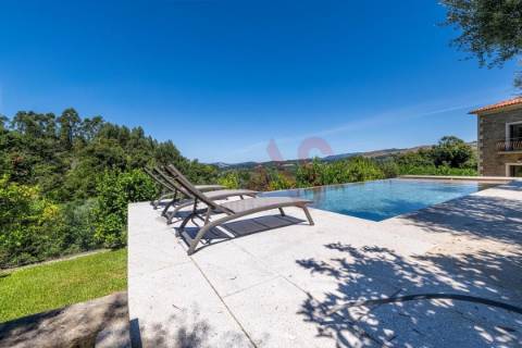 Moradia com 4 Suítes e Piscina | Queijada | Ponte de Lima