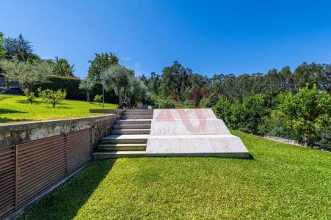 Moradia com 4 Suítes e Piscina | Queijada | Ponte de Lima