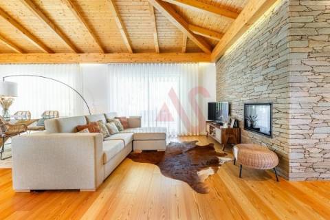 Moradia com 4 Suítes e Piscina | Queijada | Ponte de Lima