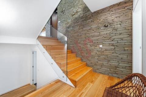 Moradia com 4 Suítes e Piscina | Queijada | Ponte de Lima