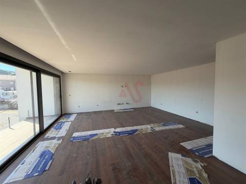 Apartamento T3 | 2.º Andar | 126,30 m² | Vizela – Santo Adrião