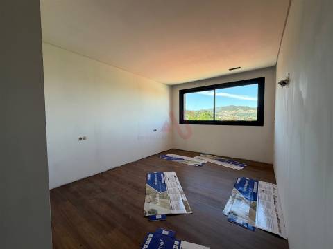 Apartamento T3 | 2.º Andar | 126,30 m² | Vizela – Santo Adrião