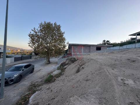 Terreno para construção com 520 m2 em Fermentões, Guimarães