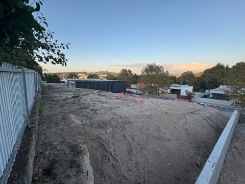 Terreno para construção com 520 m2 em Fermentões, Guimarães