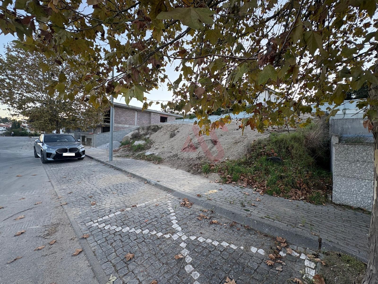 Terreno para construção com 520 m2 em Fermentões, Guimarães