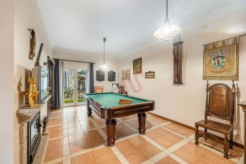 Moradia T3+1 | Sala comum e de jogos | Cozinha equipada | Capoto | Ponte, Guimarães