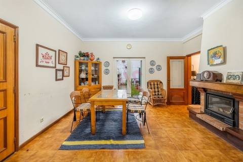 Moradia T3+1 | Sala comum e de jogos | Cozinha equipada | Capoto | Ponte, Guimarães