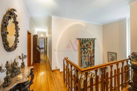 Moradia T3+1 | Sala comum e de jogos | Cozinha equipada | Capoto | Ponte, Guimarães