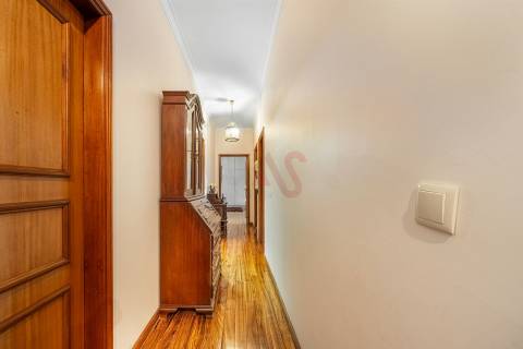 Moradia T3+1 | Sala comum e de jogos | Cozinha equipada | Capoto | Ponte, Guimarães