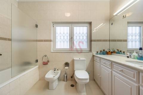 Moradia T3+1 | Sala comum e de jogos | Cozinha equipada | Capoto | Ponte, Guimarães