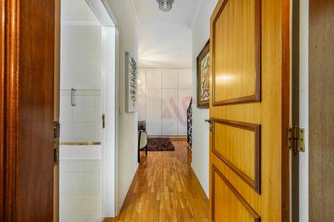 Moradia T3+1 | Sala comum e de jogos | Cozinha equipada | Capoto | Ponte, Guimarães