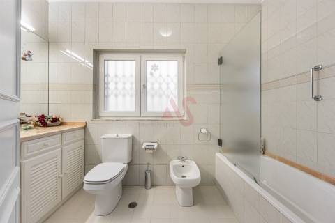 Moradia T3+1 | Sala comum e de jogos | Cozinha equipada | Capoto | Ponte, Guimarães