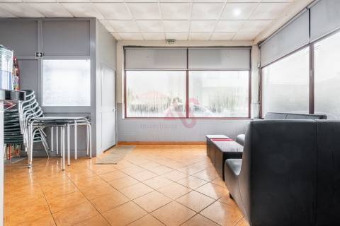 Oportunidade Única de Trespasse de Café/Snack-Bar em Santa Eulália, Vizela