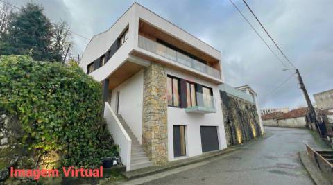 Moradia T6 com terreno de 680 m² | Centro de Vieira do Minho