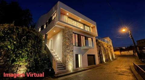Moradia T6 com terreno de 680 m² | Centro de Vieira do Minho