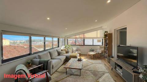 Moradia T6 com terreno de 680 m² | Centro de Vieira do Minho