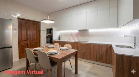 Moradia T6 com terreno de 680 m² | Centro de Vieira do Minho