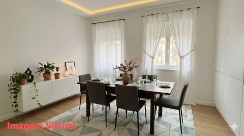 Moradia T6 com terreno de 680 m² | Centro de Vieira do Minho