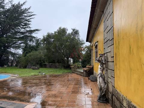 Moradia brasonada T5 inserida em terreno de 18.440m² com Piscina – Meinedo, Lousada