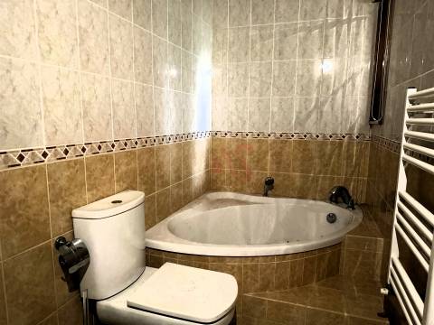 Moradia brasonada T5 inserida em terreno de 18.440m² com Piscina – Meinedo, Lousada