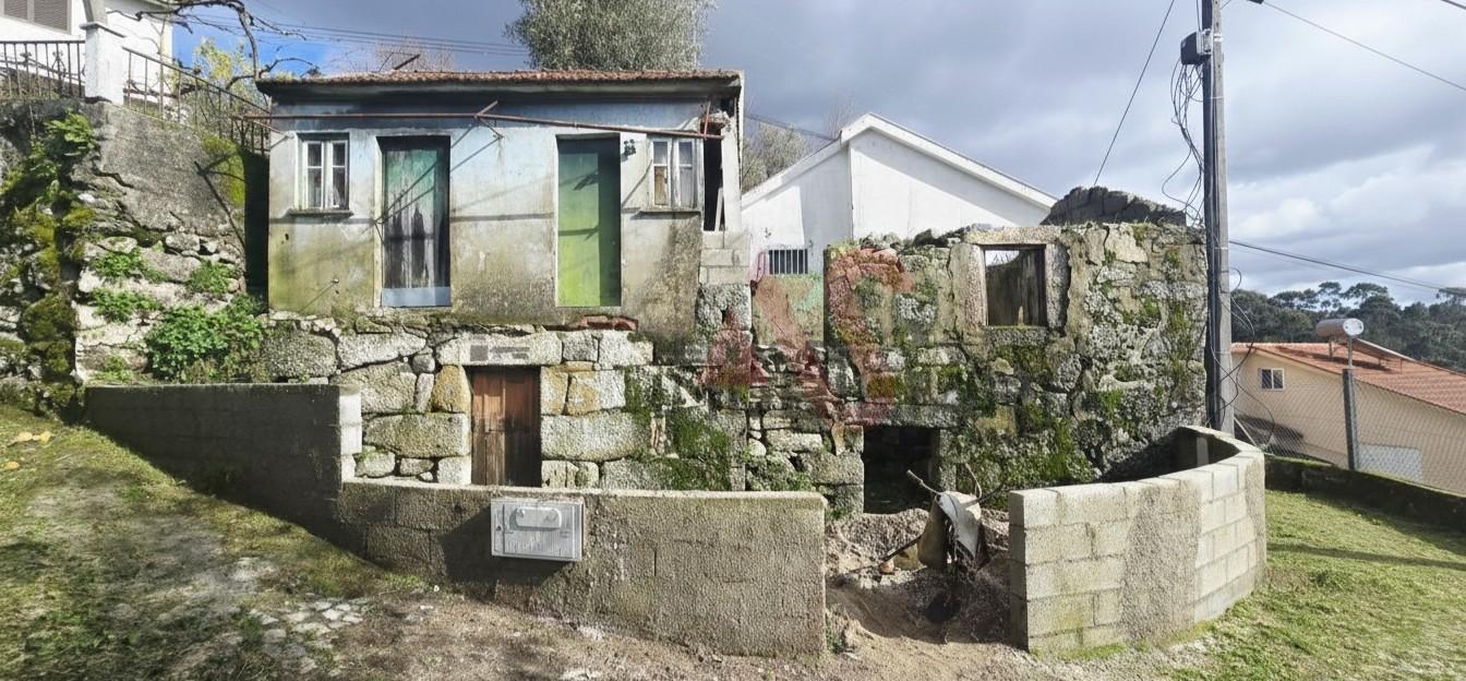 Moradia para Restauro em Quinchães, Fafe