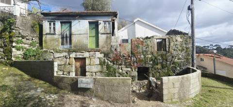 Moradia para Restauro em Quinchães, Fafe