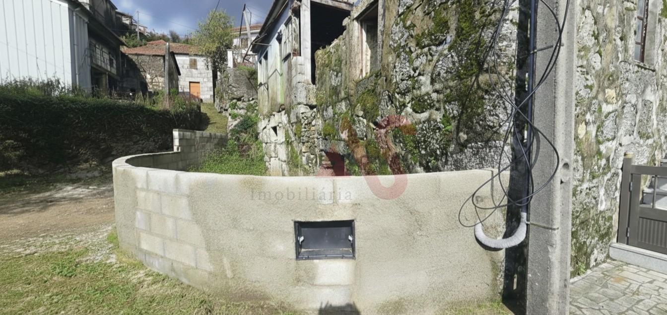 Moradia para Restauro em Quinchães, Fafe
