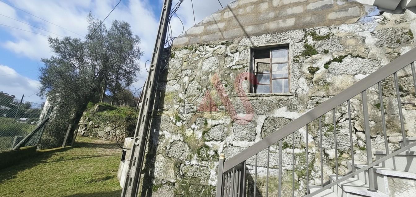 Moradia para Restauro em Quinchães, Fafe