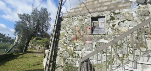 Moradia para Restauro em Quinchães, Fafe