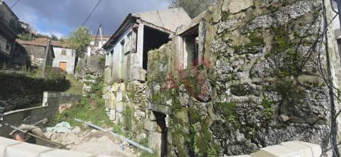 Moradia para Restauro em Quinchães, Fafe