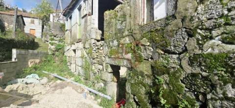Moradia para Restauro em Quinchães, Fafe