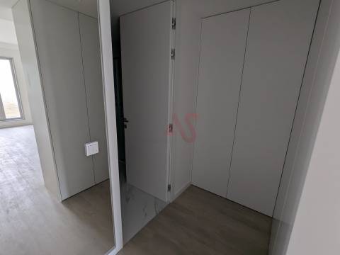 Apartamento T2 com Terraço – 333,70 m² + Arrumo 5,40 m² em Matosinhos