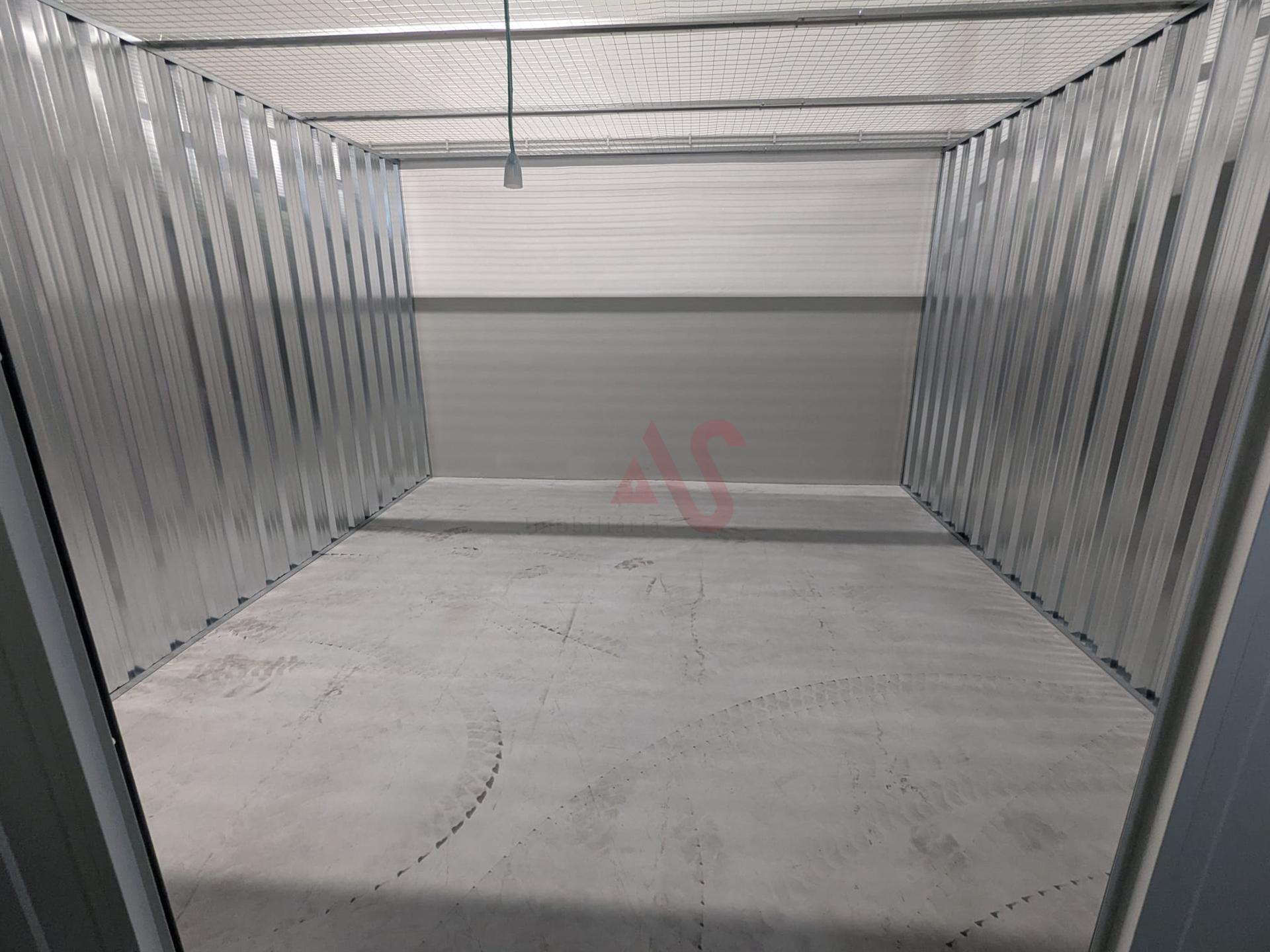 Boxes com áreas entre 5 m² e 18 m² para arrendamento em Fermentões, Guimarães